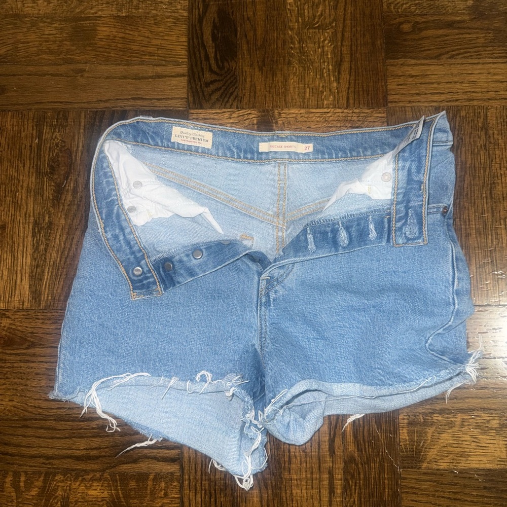 Levi’s Ribcage Straight Denim Shorts